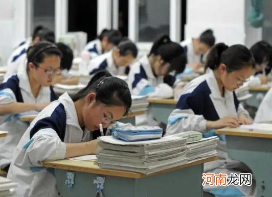 高三单招学校是不是高消费私立学校？2022单招一般多少分能过