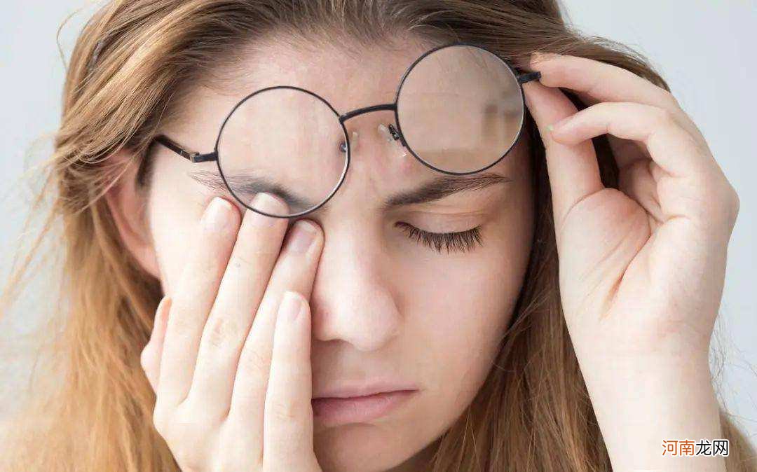 右眼一直跳是怎么回事啊 右眼一直跳怎黱回事