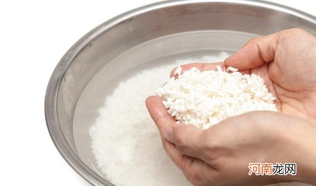 洗米水洗脸有什么好处 怎样用淘米水洗脸正确步骤