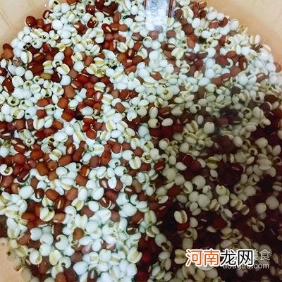 红豆薏米粥用料及详细制作步骤 红豆薏米粥的正确做法