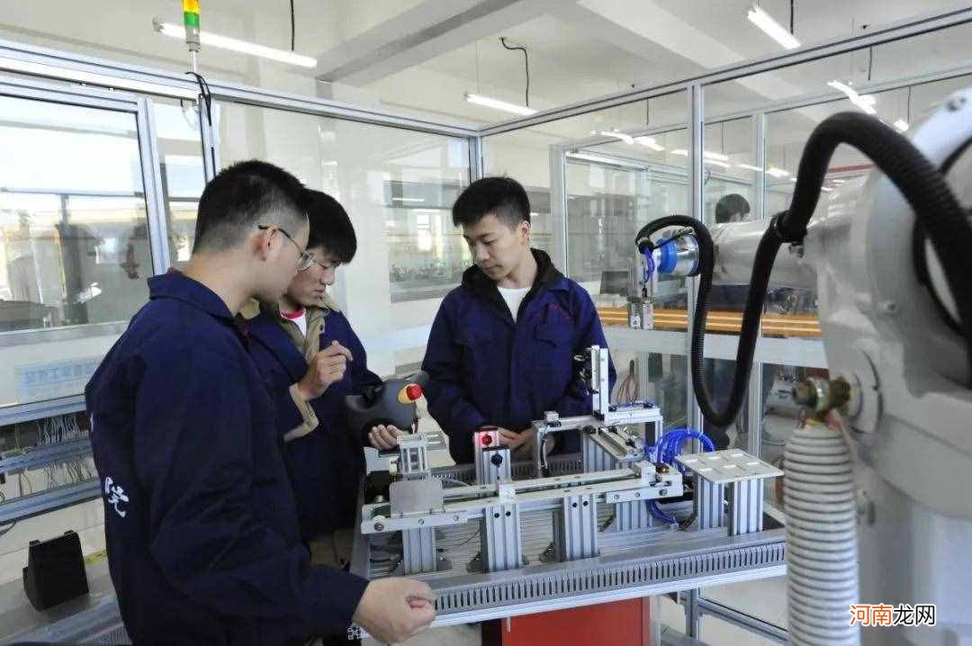 男生学什么技术最挣钱 电子技术应用是学什么