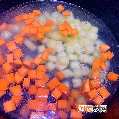 家常咖喱鸡肉土豆详细制作流程 咖喱鸡肉土豆的做法步骤