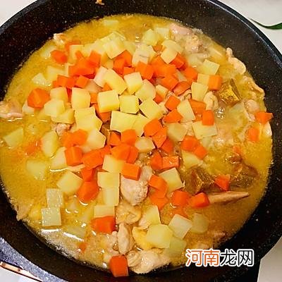 家常咖喱鸡肉土豆详细制作流程 咖喱鸡肉土豆的做法步骤