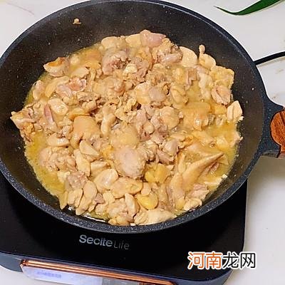 家常咖喱鸡肉土豆详细制作流程 咖喱鸡肉土豆的做法步骤