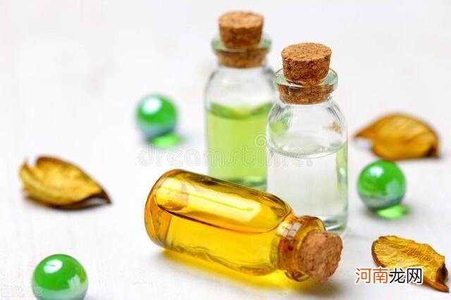 玫瑰精油护肤正确使用方法和功效 玫瑰精油的使用方法有哪些