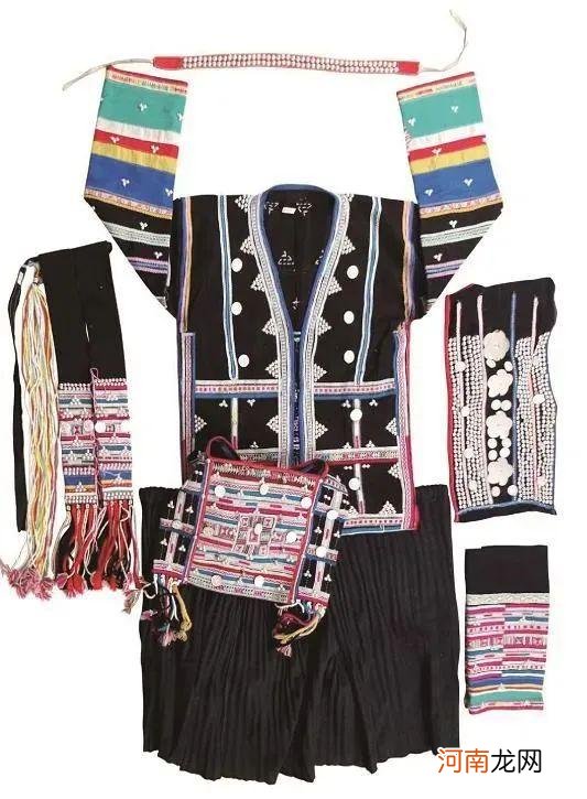 哈尼族服饰文化艺术风格 哈尼族服饰特点