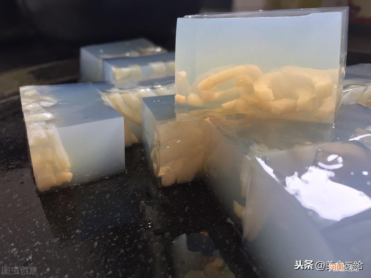 水晶猪皮冻制作步骤 熬皮冻最正确的方法