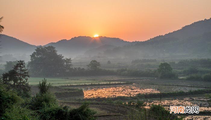 夏季太阳日出日落方向 太阳夏天和冬天分别从什么方向升起和落下