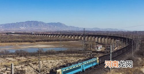 中国最长火车3971米 世界上最长的火车 长7353米/682节车厢