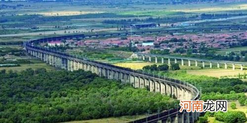 中国最长火车3971米 世界上最长的火车 长7353米/682节车厢