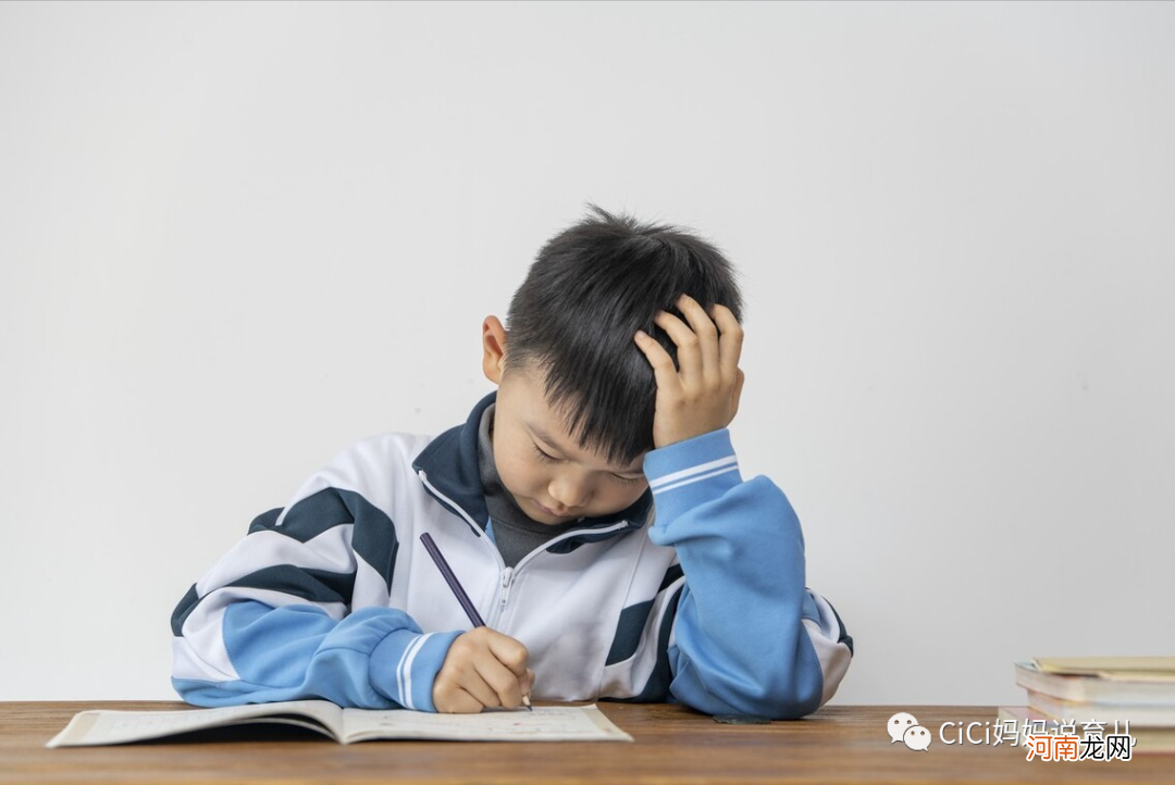 不管你的孩子多优秀，上学后都有可能被孤立，我用4步代替心疼