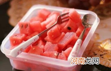 西瓜沾盐可以治疗口腔溃疡吗