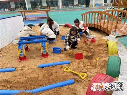 幼儿园沙水区,幼儿园沙水区的玩法及材料