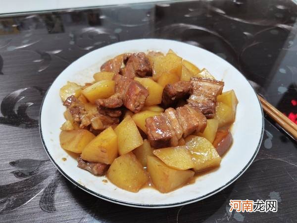 红烧肉土豆怎么做,红烧肉土豆怎么做才好吃