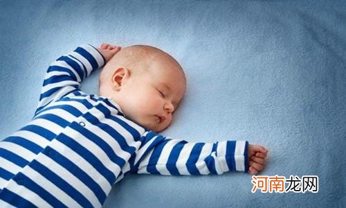 宝宝几岁开始用枕头比较好 一岁宝宝不睡枕头好吗可以不睡吗