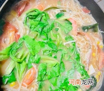 简单易学的蔬菜汤做法分享 金针菇怎么做汤好喝