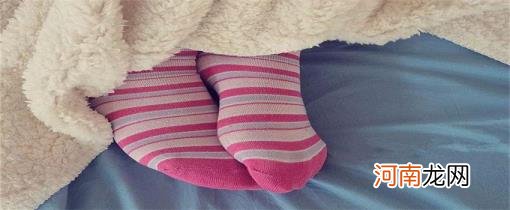 老人晚上睡觉需要穿袜子吗