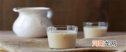 服食药物可以用果汁牛奶代替吗