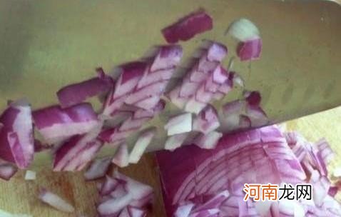 家常牛肉饺子的做法介绍 牛肉饺子馅配什么蔬菜