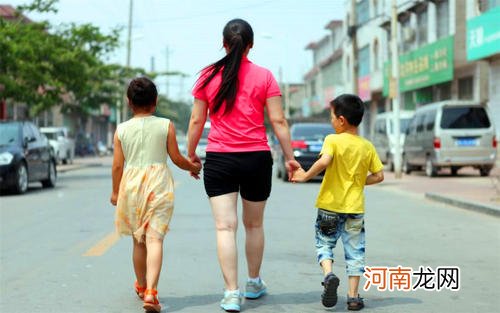 50年后的中国，人口减少一半？郎咸平的说辞，怪众人不生二胎？