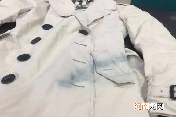 衣服被染色如何处理 白衣服染色了怎么洗