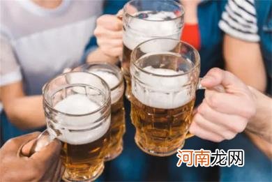 为什么啤酒可以喝很多瓶，而白酒不可以