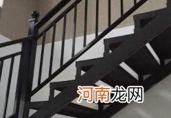 楼梯必须要有扶手吗