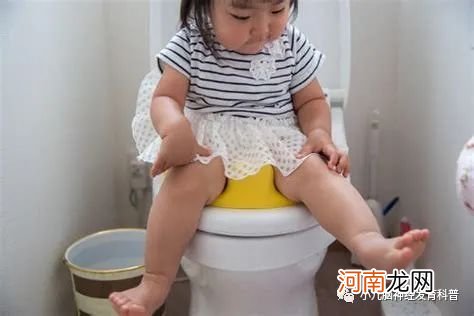 宝宝多大的时候该教他自己上厕所？（常见问题答疑系列）