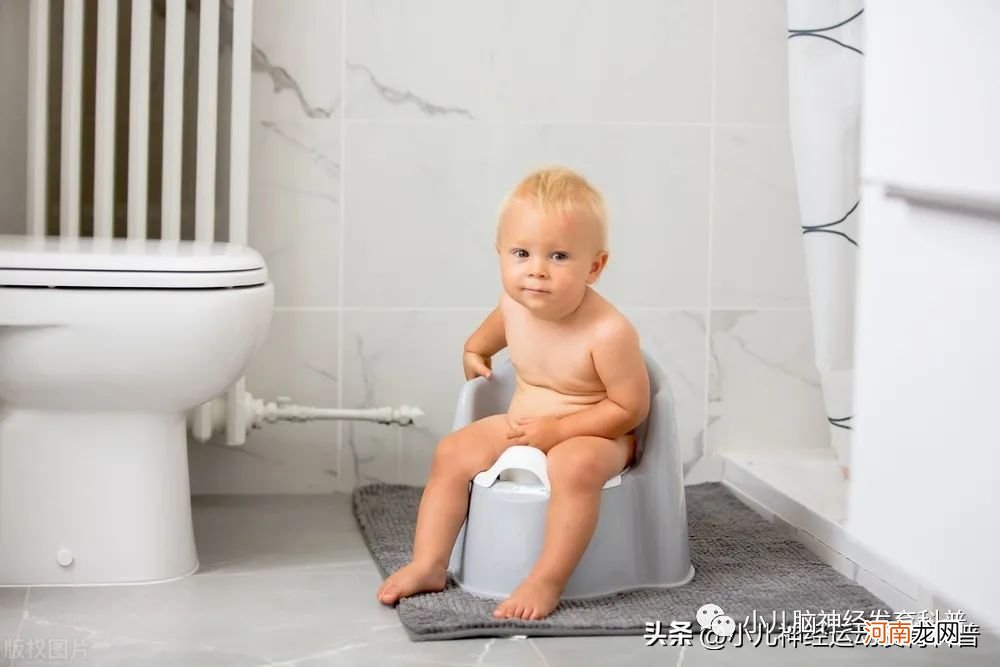 宝宝多大的时候该教他自己上厕所？（常见问题答疑系列）