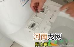 马桶盖掉了怎么安装上