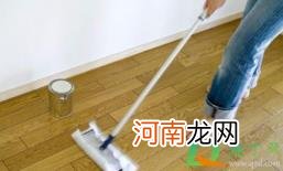 家里的地板一个星期扫一次可以吗