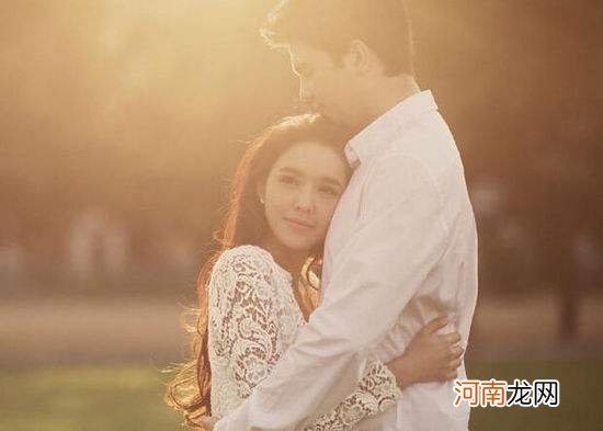 订婚穿什么衣服 订婚礼仪有哪些