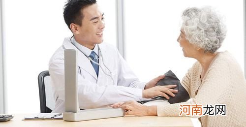 老人高血压是什么原因 人突然高血压是什么原因引起的