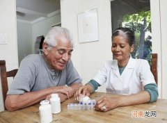 老人高血压是什么原因 人突然高血压是什么原因引起的