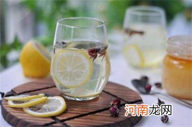 柠檬水口感清爽营养丰富，科学饮用的方法