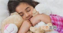 小孩子睡觉硬要抱玩具才能睡着如何解决
