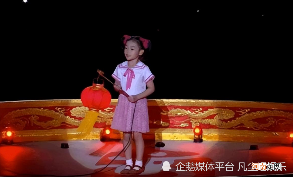 还记得唱《北京欢迎你》的小女孩吗？时隔14年，你还能认出她吗？