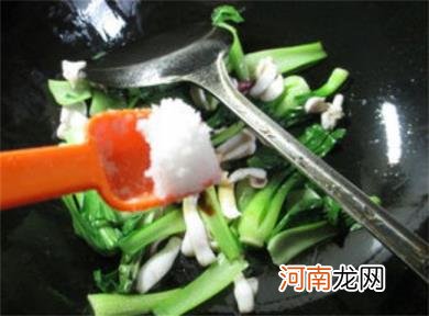 炒青菜和水煮青菜哪种更健康